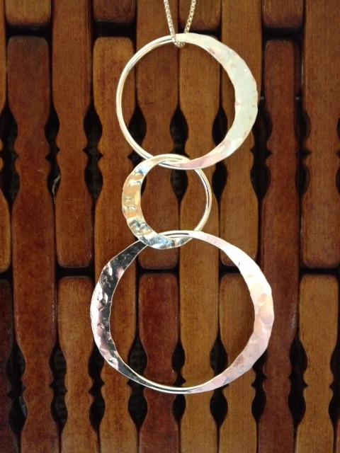 3 hammered hoops pendant