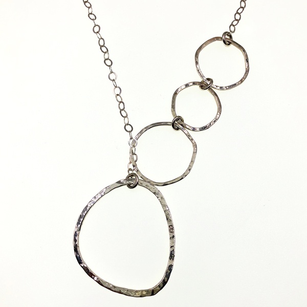 four hammered loops necklace