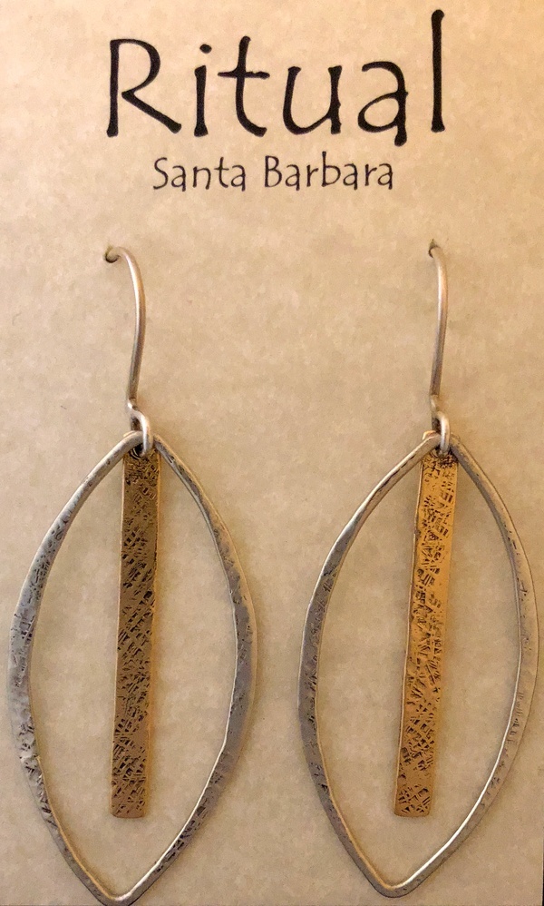https://eastwindsilver.com/wp-content/uploads/2018/03/ritual-jewelry_-east-wind-silver_-rj-p1930y.jpg