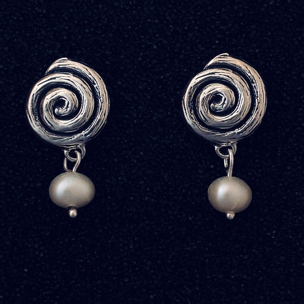swirl & pearl earrings by Tamir Zuman