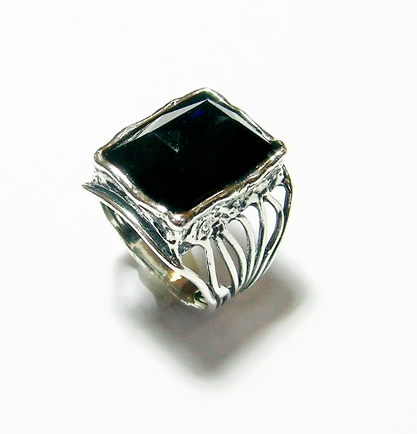 meaning of black onyx ring